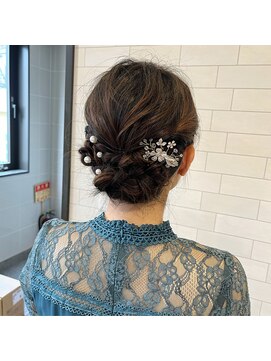 アルマフォー(Alma four) 結婚式お呼ばれシニョン