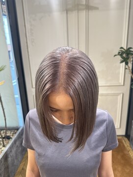 ヤテ(yate') シルバーべージュボブ