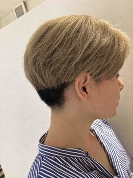 ナトゥーラ 本山店(Natura) 大人可愛いハンサムショート×ハイトーンホワイトブロンド