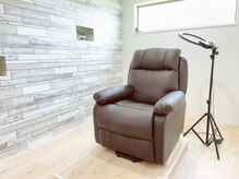 柔らかく座り心地のいいリクライニングチェアです☆