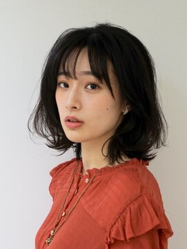 シルフィ(sylph) ミディアムレイヤー/ふわミディ/顔まわりのレイヤーがポイント◎