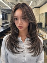 スティーロ 渋谷(Steelo)&nbsp;外国人風レイヤー×ハッシュカット×キャラメルベージュ