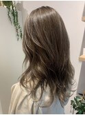 大串弥生◎アッシュベージュ
