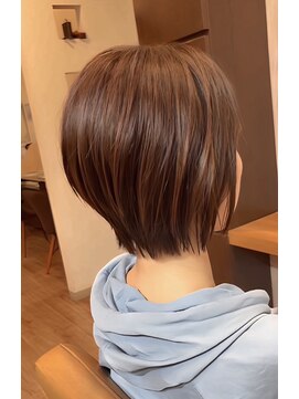 ヴィサージュクルー(VISAGE crew) コンパクトショート!お顔と首に自然に沿うフォルムで小顔に!