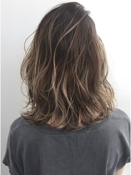 トルネード(TORNADO) 外国人風ボブ ハイライトグラデーション グレージュ 外ハネ