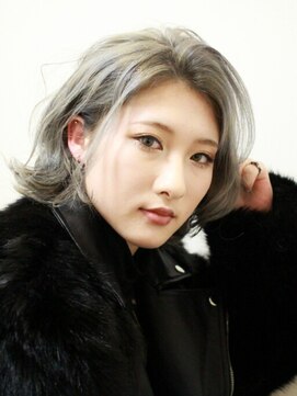 デコヘアー(DECO HAIR) ペールアッシュボブ外ハネアレンジ