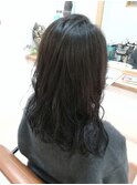 ダウンスタイルも束ねても◎パーマスタイル