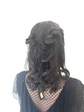 ラベスト バイ セロ 池袋メトロポリタン前(LOVEST by CERO) ハーフアップ