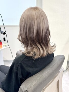 エルサ ザ リープ(ELSA the leap) 【ブリーチカラー/ダブルカラー】グレージュ/ミルキーベージュ