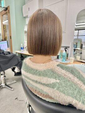 ヒビヲ(HIBIO) 横浜ボブケアブリーチダブルカラータッセルボブ切りっぱなしボブ