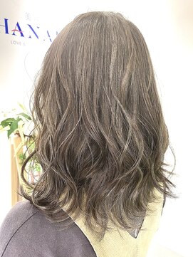 ハナビ(hanabi) 髪質改善　ナチュラルハイライト　ラフミディアム