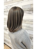 サラ キョウゴク トウキョウ(SALA KYOGOKU TOKYO)&nbsp;筋感を造形し陰影を操るカラー