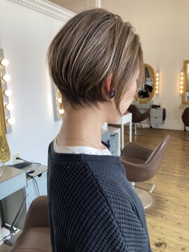 コワファースト 別府 丸みくびれショート