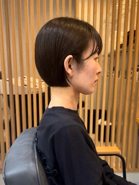 バートランド 白楽(Bertland) 島田/ミニボブ ぱっつん 耳かけ 髪質改善 白髪ぼかし 30代 人気