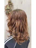 プランタン(Printemps)&nbsp;外国人風ニュアンスパーマ小顔ハイレイヤーカットミディ20代30代