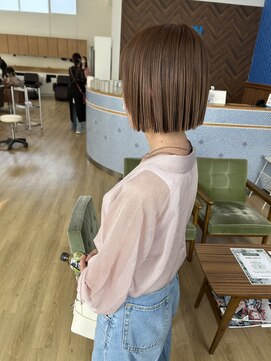 ブーム(BOOM) 切りっぱなしボブ×透明感ベージュ