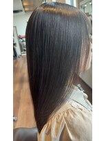 エスト(est.)&nbsp;プレミアム縮毛矯正×髪質改善ミネコラトリートメント
