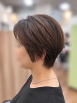 ヒビ(hibi)&nbsp;丸みとくびれの大人ショート