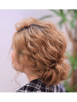 ヘアーアンドメイク シャンプー(hair&make shampoo) 低めヘアアレンジ