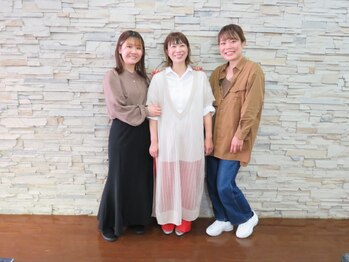 ラフォーレの写真/【女性スタイリストのみ】女性目線の可愛いをご提案＊ヘアアレンジやメイクのアドバイスもご提案します。