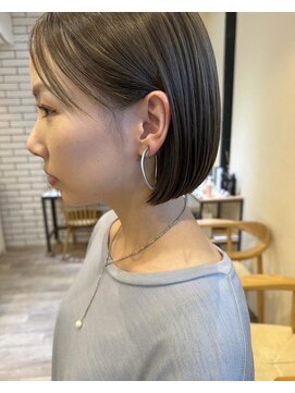 シフト(SHEEFT) 20代30代ハニボブアッシュベージュカラー耳掛けこなれスタイル