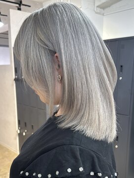 メリー オオサカ(Merly Osaka) 前上がりのカットラインが可愛い!_white silver_