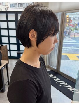 ジーニー 横浜(giinii) ふわっとタイトショート☆ブルーブラック【村山武史】