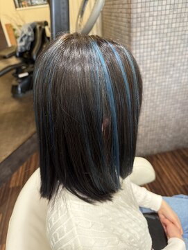 サロンドユニック(salon de UNIC) 水色ハイライトカラー