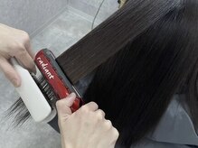 ドライヤーとアイロンで丁寧に表面もツヤを整え、アイロンでふんわり自然な柔らかさのある仕上がりに♪