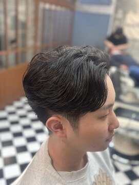 フランクス バーバー ウエストトウキョウ 吉祥寺店(FRANK’S BARBER WEST TOKYO) 波巻きツイストスパイラルリバースセンターパートニュアンスパT