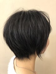 クールな黒髪ショート