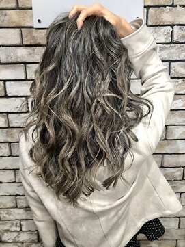 トゥルークリエイション 久喜(True Creation) ダークアッシュハイライト