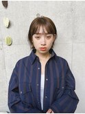 タイトな外ハネボブ_ミディアム_ショートカット_20代30代