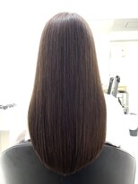 イレス 札幌駅前(IRESU)&nbsp;ミディアムヘア斜めバンググレージュカラーシルキーベージュ