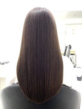 イレス 札幌駅前(IRESU) ミディアムヘア斜めバンググレージュカラーシルキーベージュ