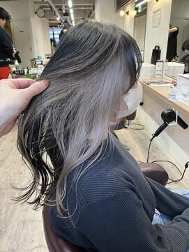 コワファーストナガサキシャンプーボーイ(COIFF1RST NAGASAKI SHAMPOO BOY) 長崎 インナーカラー ホワイトグレージュ