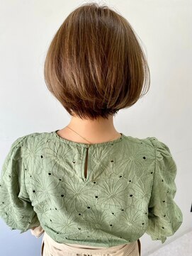 ジエクト アイロ(The Ect ilo) スッキリ　丸みショートボブ　パールベージュ