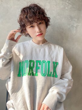 ホロ(hollo) プードルパーマショートくるくるパーマ