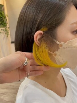 ファブ バイ ルミ(Fab by Lumi) 鮮やかイエローインナーカラー/小顔内巻きボブ/韓国