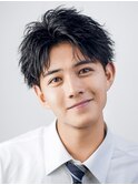 黒髪無造作パーマアップバングツーブロックフェザーショート