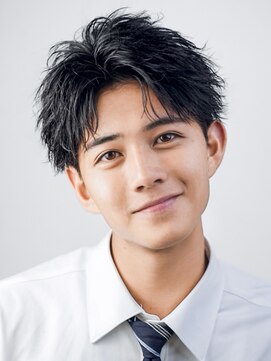 オーシャントーキョーオーバー 渋谷(OCEAN TOKYO OVER) 黒髪無造作パーマアップバングツーブロックフェザーショート