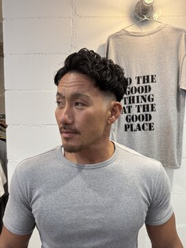 グッドプレイスアンドシング(Good Place&thing) テーパーフェードアップバングスタイル