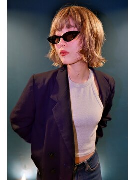 オーオ シカシカ(OOO YY) ミルクティーベージュ/顔まわりレイヤー/フレンチボブ