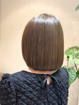 スリー(Three) 透明感アップ!ベージュカラー&ボブ