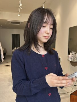 ホミ(FOMI) レイヤーカット×オリーブグレージュカラー