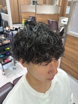 トラスト ザ バーバー 東京駅日本橋店(TRUST the Barber) 波巻きパーマ/マッシュ/メンズカット