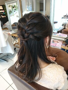 おしゃれハーフアップ編み込みアレンジ 担当 木村 沙織 L ウィービーパセリ Webeparsley By Johji Group のヘアカタログ ホットペッパービューティー
