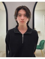 リタ(Lita)&nbsp;センターパートウルフニュアンスパーマカルマパーマ