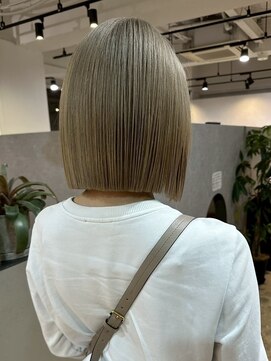 メリー オオサカ(Merly Osaka) くすみブロンド