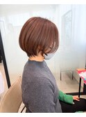 丸みひし形ショート×艶感ベージュブラウン似合わせカット